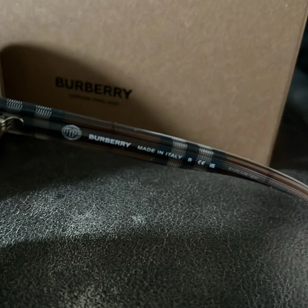 Brand new authentic Burberry sunglasses - Picture 3 of 7
